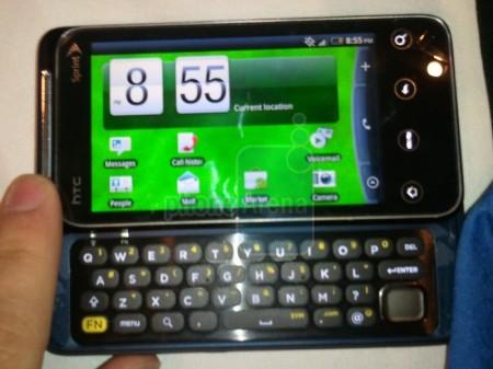 HTC Evo Shift 4G fotografato: processore da 800MHZ e slide QWERTY