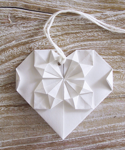 ORIGAMI HEART. Un cuore da aprire per mandare degli inviti speciali...