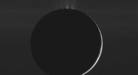 Cassini, tredicesimo flyby ad Encelado