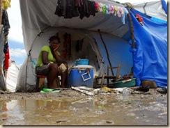 mujer-campamento-haiti