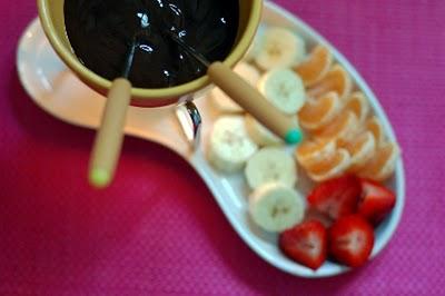 FONDUTA DI CIOCCOLATO CON  FRUTTA FRESCA