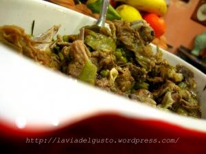 Agnello con carciofi e piselli