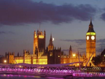 Il mondo festeggia per tutta la notte…