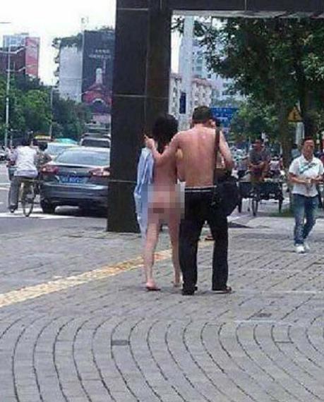 Naked_couple_China_3