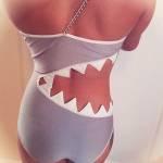 Sharkini, il bikini con il morso dello squalo01