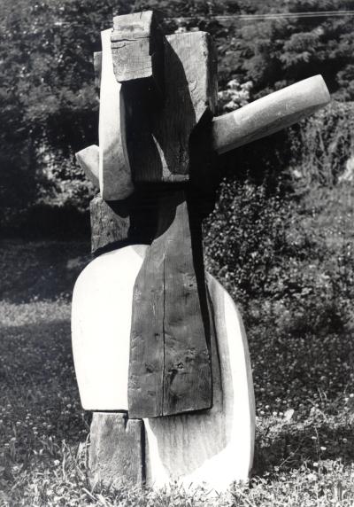 Giancarlo Sangregorio, Grandi equilibri, 1968, Granito del Boden e legno, H cm 210