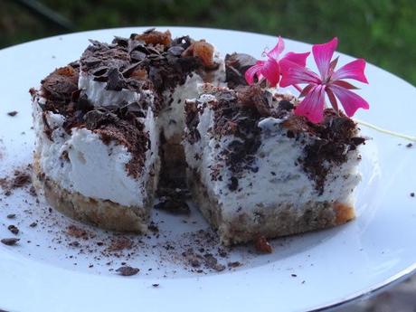 Cheesecake al cocco e uvetta al rum