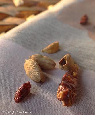 Paccheri con farcia di ceci al cardamomo e salsa piccante al caffè