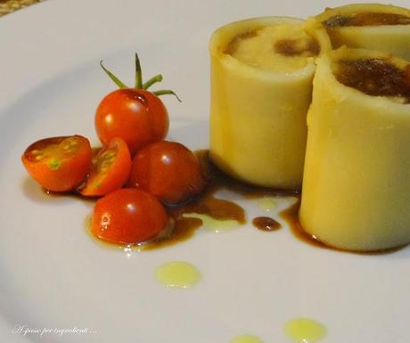 Paccheri con farcia di ceci al cardamomo e salsa piccante al caffè