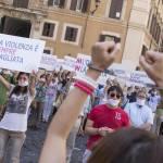 Piazza Montecitorio, flash mob per dire no alla legge contro l'omofobia08