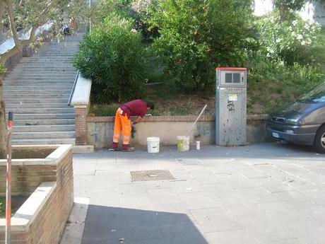 Vi ricordate la nostra segnalazione sul degrado fuori dalla stazione Cipro della MetroA? I Pics sono intervenuti e hanno sistemato un po'...