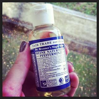 Dr. Bronner's Magic Soap : sapone liquido alla menta.