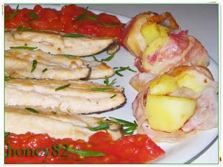 FILETTI DI TROTA SALMONATA CON PATATE IN PANCETTA E POMODORO FRESCO