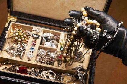 Novello Arsenio Lupin ruba gioielli per 40 milioni di euro