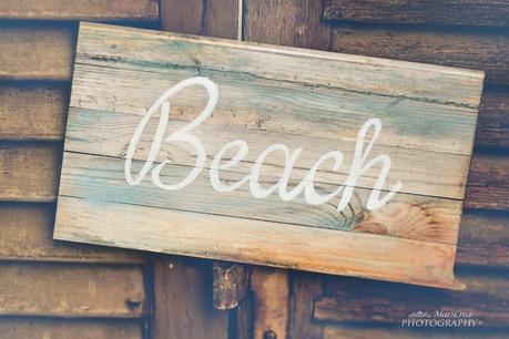 DIY beach signs