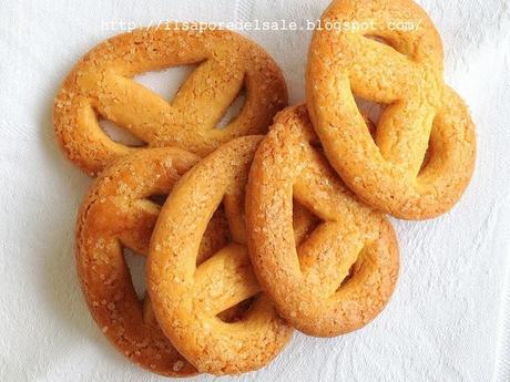 Biscotti al malto... pretzel cookies ovvero le nonnine!