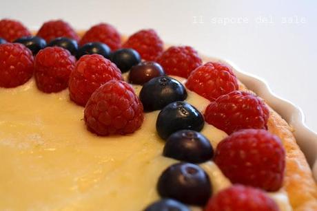 Crostata di lamponi e mirtilli neri con crema al limone... estate non tardare!