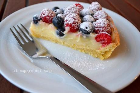 Crostata di lamponi e mirtilli neri con crema al limone... estate non tardare!