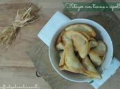 Delicious pastry triangle: fatayer tonno cipolle