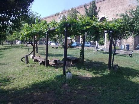 Il Mandrione era un incubo, un posto dove non potevi neppure camminare, sono bastati tre paletti e un po' di marciapiede e si è trasformato in un luogo piacevole e ameno