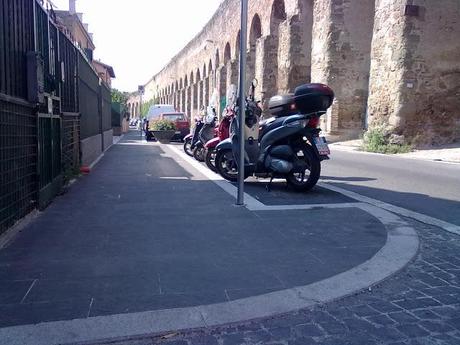 Il Mandrione era un incubo, un posto dove non potevi neppure camminare, sono bastati tre paletti e un po' di marciapiede e si è trasformato in un luogo piacevole e ameno