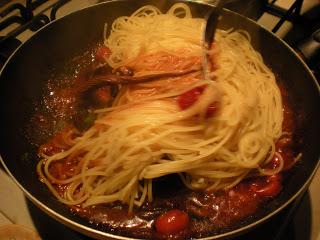 Linguine al sugo con il polpo