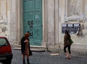 Quel senso abbandono impotenza romani glielo leggi negli occhi. costretti vivere peggio delle bestie