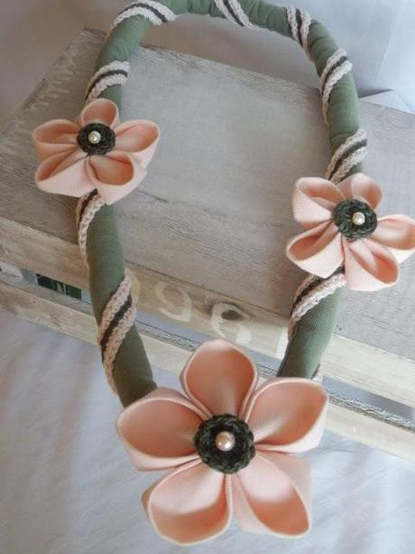 Foglie di salvia e petali di rosa