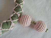 Foglie di salvia e petali di rosa