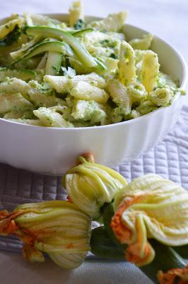 PENNE alla CREMA di ZUCCHINE e CRESCENZA