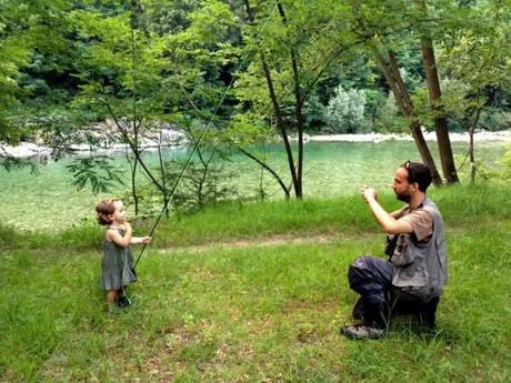 Momento di orgoglio paterno sul fiume Sesia