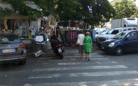 L'INCREDIBILE MACELLO DI VIALE MARCONI: SOSTA SELVATICA, MONNEZZA, BANCARELLE! REGRESSIONE ALLO STATO BRADO!