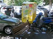 L'incredibile macello viale marconi: sosta selvatica, monnezza, bancarelle! regressione allo stato brado!