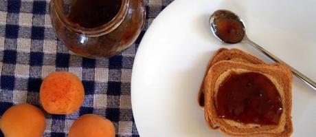 marmellata albicocche confettura