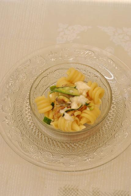 Riccioli con zucchine grigliate e tuma dla paja