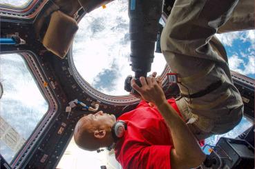 Spazio/ Luca Parmitano. Il primo italiano a camminare nel vuoto del cielo