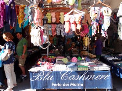 La magia dei colori di Forte dei Marmi e l'atmosfera raffinata di Pietrasanta...