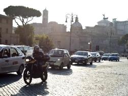 C 2 articolo 1109811 imagepp Da oggi a Roma Fori imperiali solo pedonali