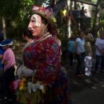 Nicaragua, la festa di Santa Ana: i maschi si travestono da donne07