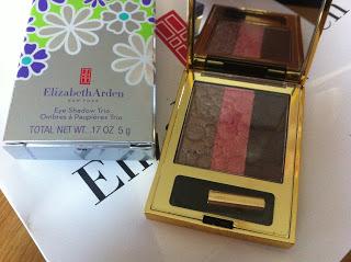 Violet Bloom palette di Elizabeth Arden: swatch e review