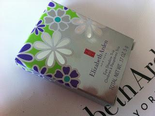 Violet Bloom palette di Elizabeth Arden: swatch e review