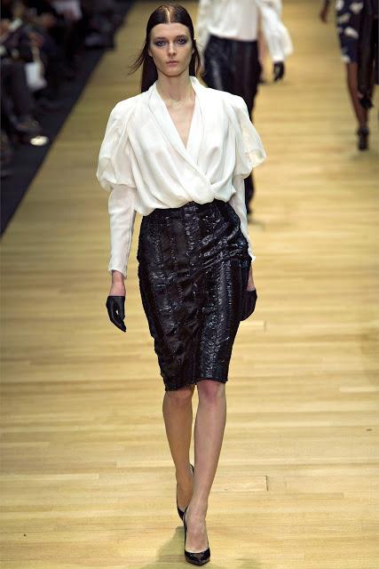 Leather skirt. Come indossarla nel modo giusto. Senza cadere nella solita trappola della dark lady.