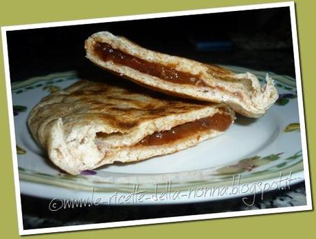 Calzoni dolci integrali con marmellata di susine rosse (8)