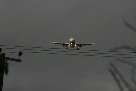 Airplane-Landing-on-Wires