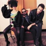 Family Portrait - Lontano Wolther Goes Stranger - Love Can't Talk