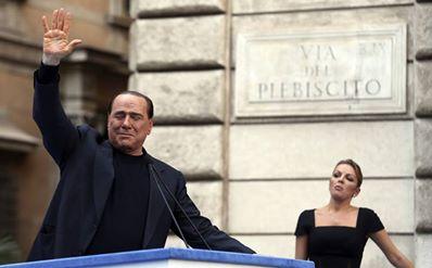 Dietro l'angolo dello storico balcone, in onda la farsa storica.