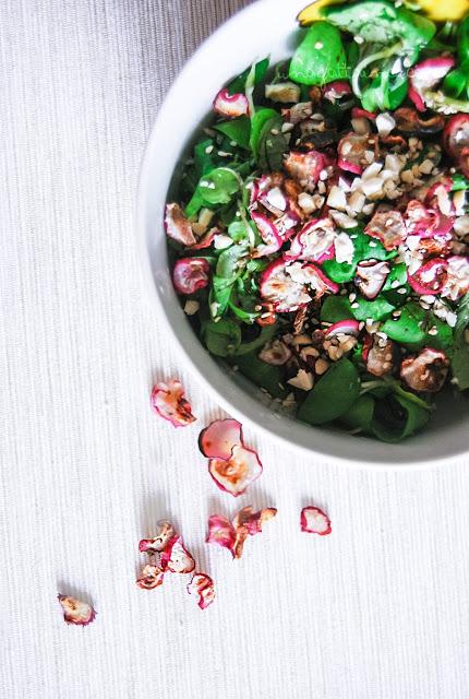 Insalata croccante con chips di ravanello