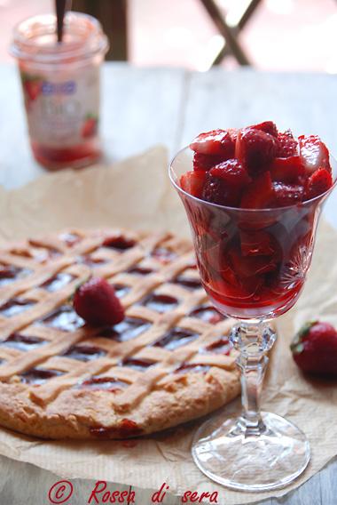 Crostata con la confettura cremosa di fragole