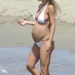 Michelle Hunziker col pancione e Tomaso Trussardi a Forte dei Marmi10