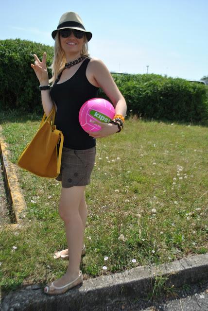 A BALL, A YELLOW BAG AND A STRAW HAT